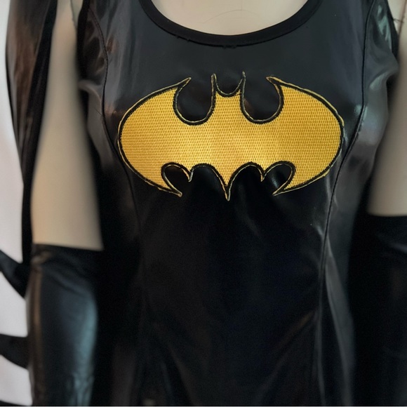 Batgirl costume! Great quality. Mask was repaired but looks good. Size S. - Picture 5 of 12
